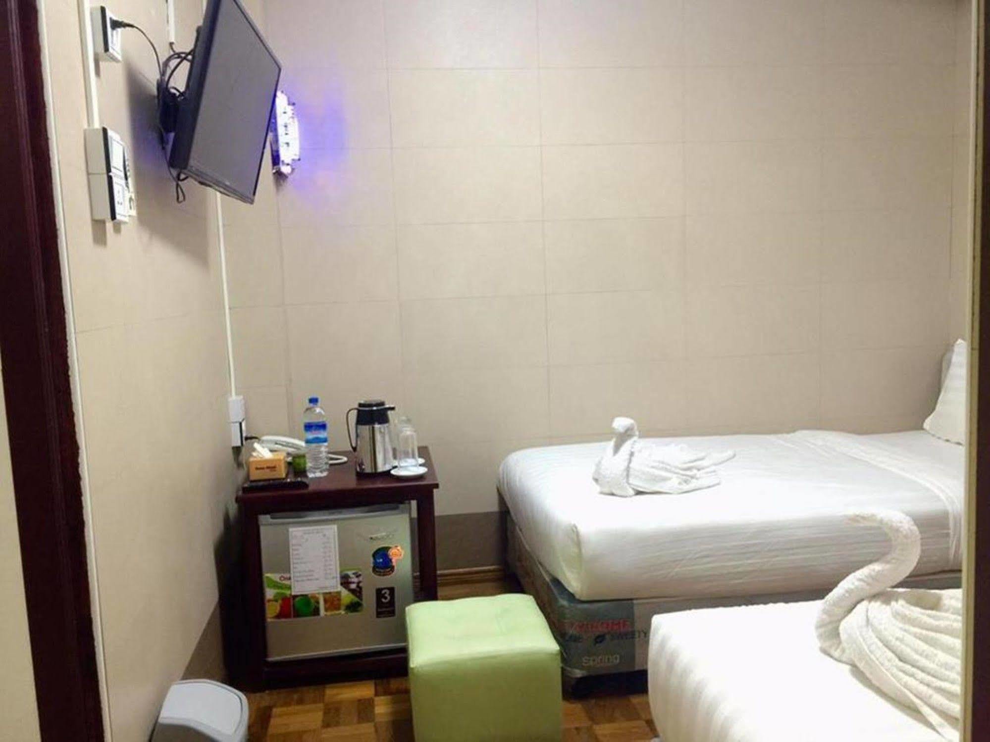 Pandora Motel Yangon Dış mekan fotoğraf