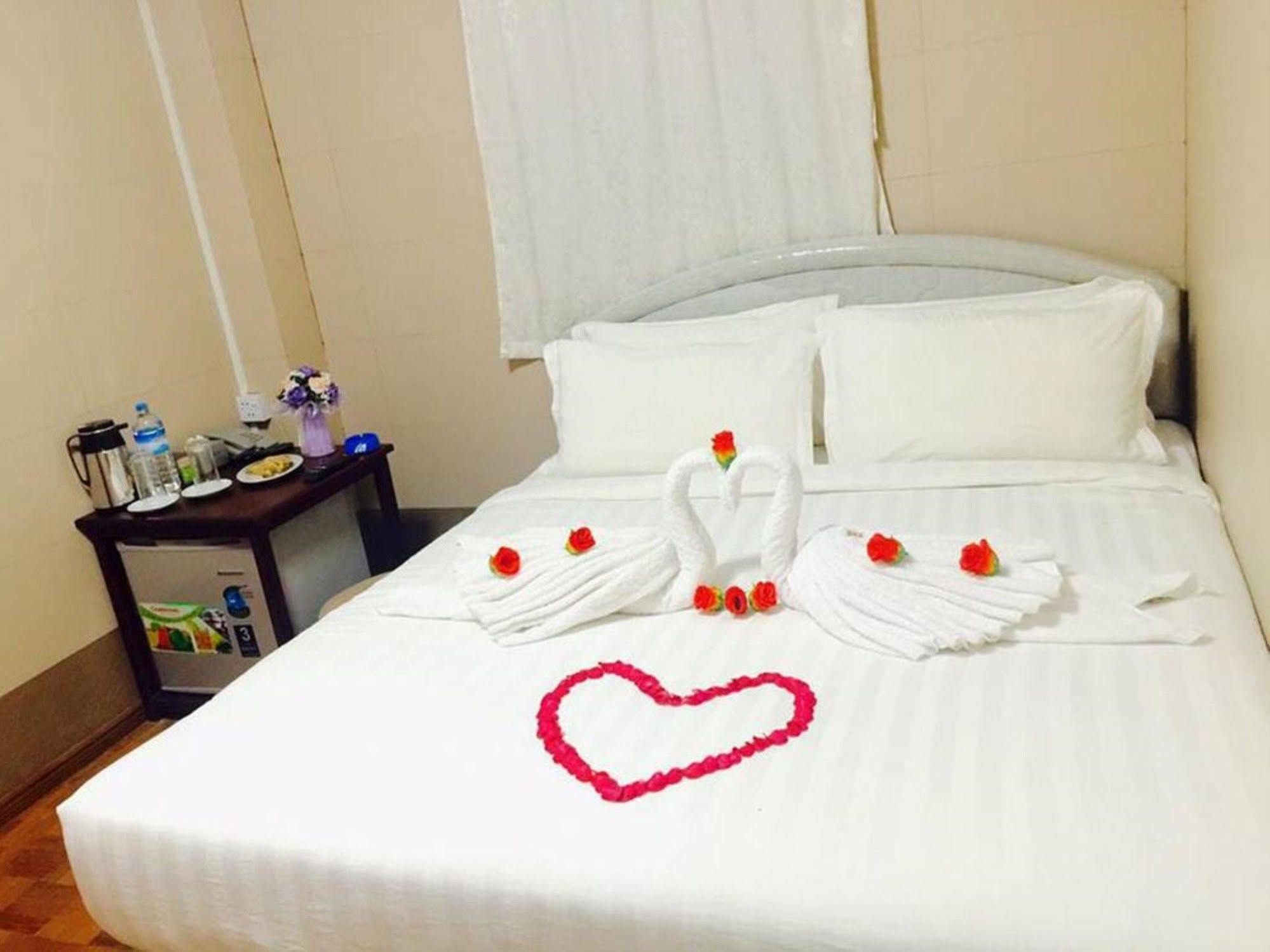 Pandora Motel Yangon Dış mekan fotoğraf