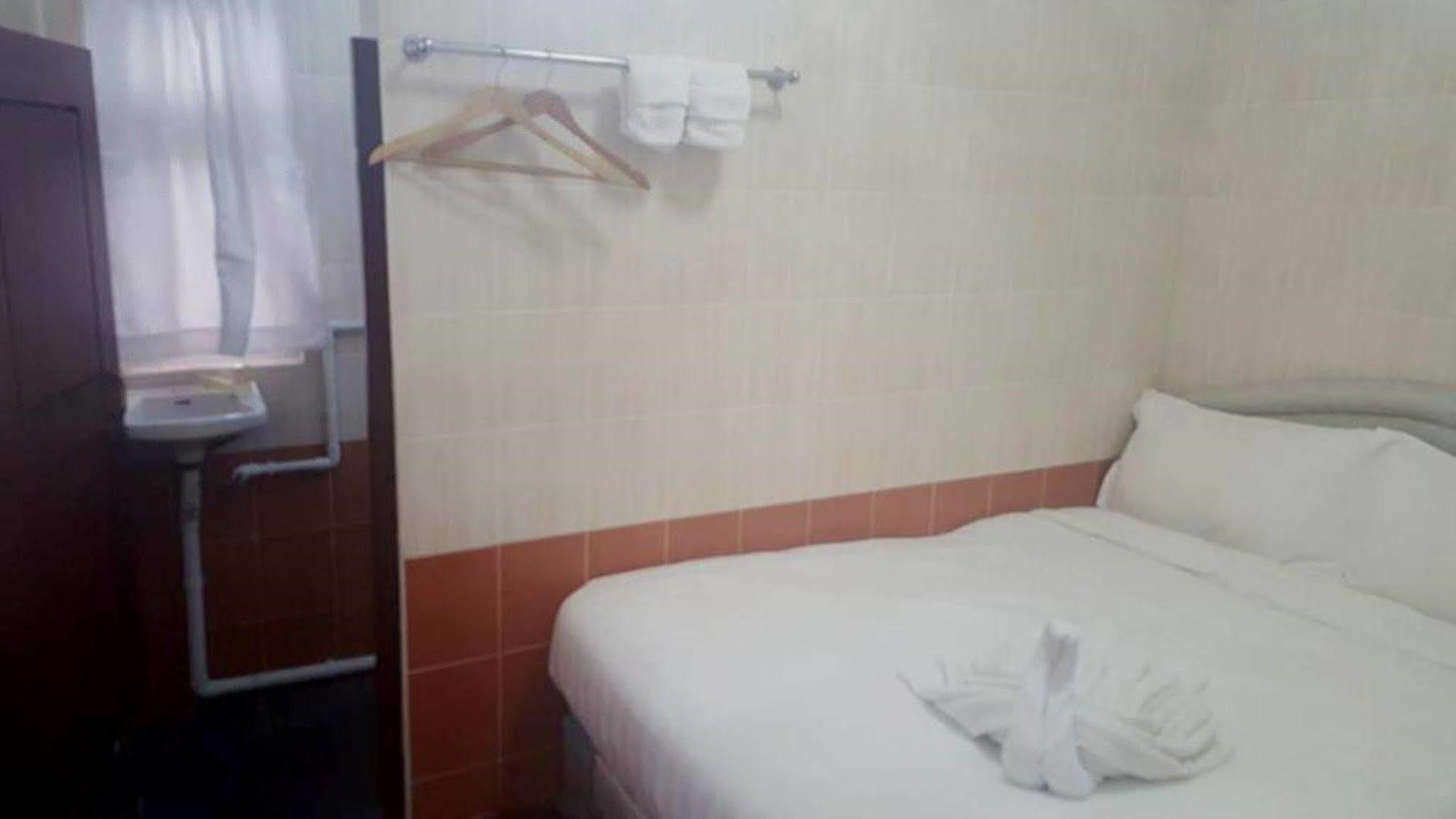 Pandora Motel Yangon Dış mekan fotoğraf