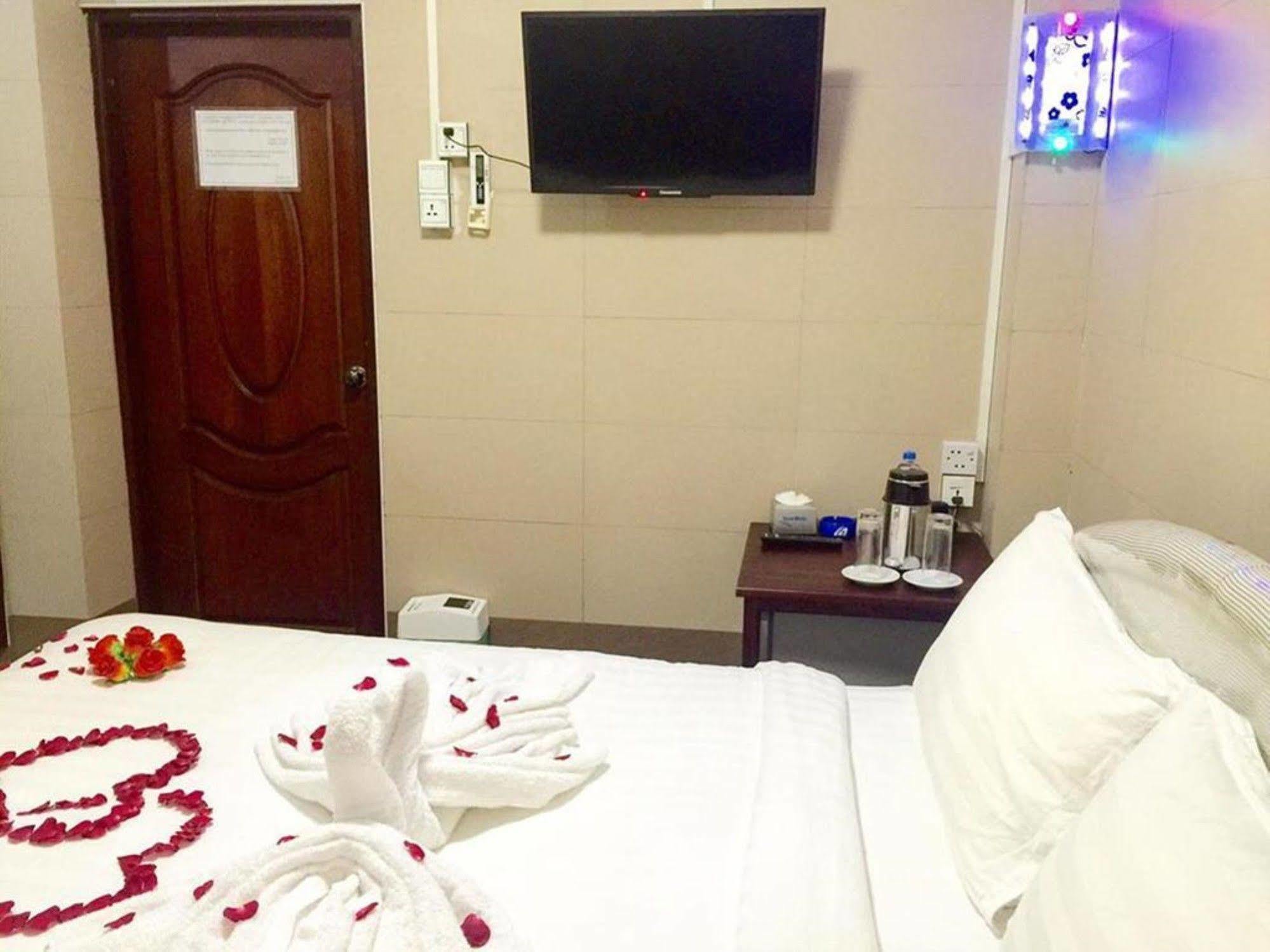 Pandora Motel Yangon Dış mekan fotoğraf