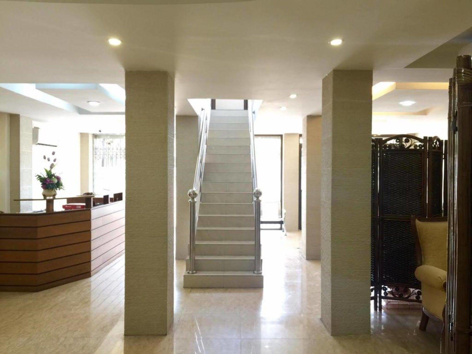Pandora Motel Yangon Dış mekan fotoğraf